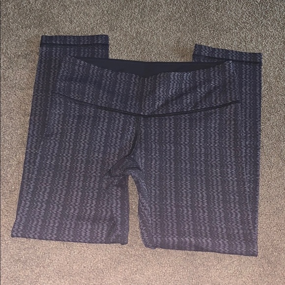 •Lululemon Cropped Leggings• - Picture 3 of 4